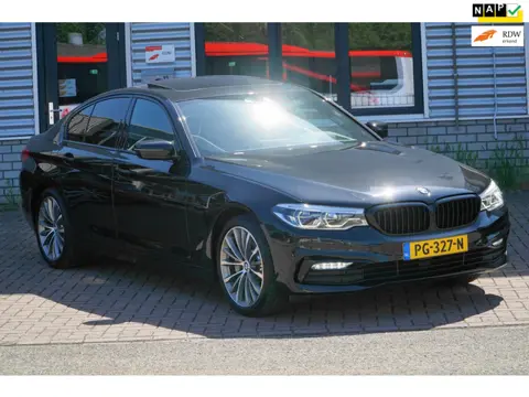 BMW 5-serie 530i High Executive CAMERA DAK HUD