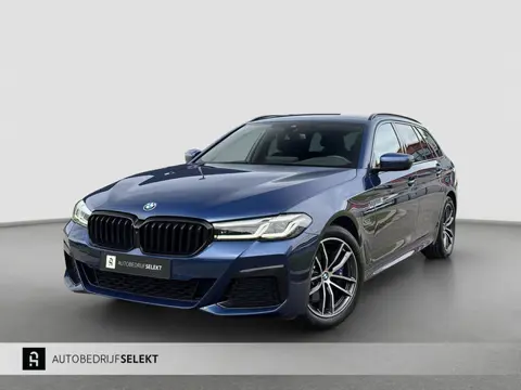 BMW 5-serie Touring 530e xDrive M-Sport | Trekhaak | 360 | Elektrische stoelen | Shadow Line | Sfeer