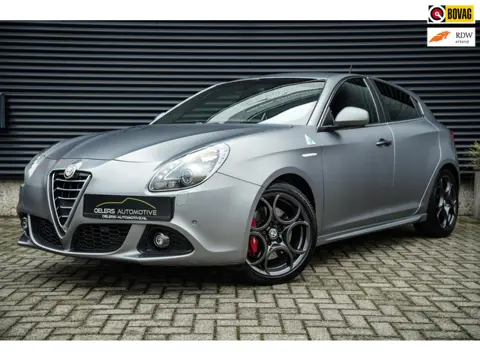 Alfa Romeo Giulietta 1.750 Turbo Veloce | Matt Grijs | Bose Sound | Leder / Alcantara | Navi | Clima