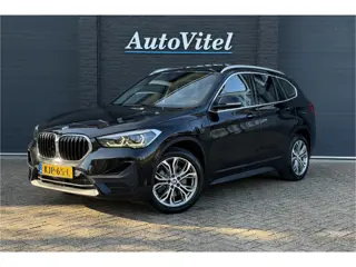 BMW X1 xDrive25e | Panodak | Camera | Sportstoelen | LED | Elektrische klep | NAVI