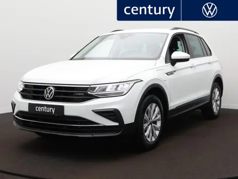 Volkswagen Tiguan 1.4 TSI eHybrid Life Automaat - Trekhaak - ACC - Navigatie - LED - Camera - Achter
