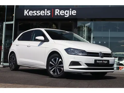 Volkswagen Polo 1.0 MPI Comfortline | Stoelverwarming | CarPlay | Sensoren | Clima | 15”