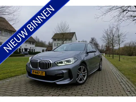 BMW 1-serie 118i Business Edition M sport | Camera | CarPlay | Stoelverwarming | Navi |