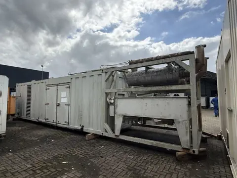 Cummins KTA 38 G1 SDMO Leroy Somer 800 kVA noodstroom aggregaat generatorset 40 ft container 399 hou