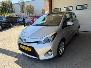 TOYOTA YARIS 1.5 HYBRID Pano Navi Keyless Lichtmetaal