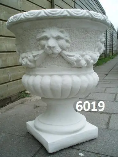 Leeuwen plantenbak.