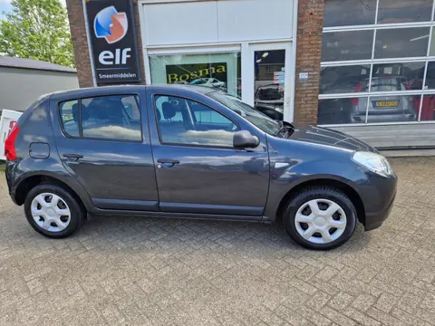 Dacia Sandero 1.2i "Ambiance" 5 Deurs - Airco - Apk 05-03-2027 !!
