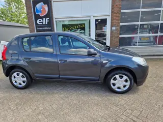 Dacia Sandero 1.2i "Ambiance" 5 Deurs - Airco - Apk 05-03-2027 !!