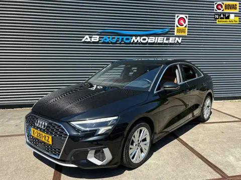 Audi A3 Limousine 30 TFSI Business edition CARPLAY/ NAVI/ PARKEERSENSOREN