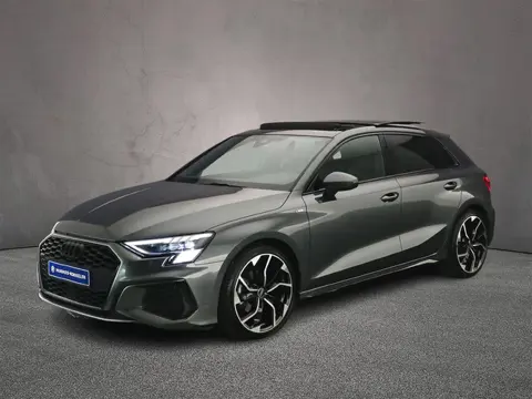 Audi A3 Sportback 30 TFSI S edition | Panorama Dak | Adaptieve Cruise | Apple/Android Play | Matrix 