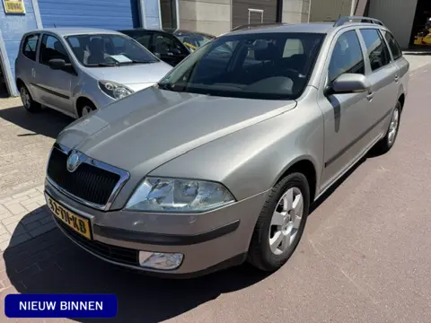 Škoda Octavia Combi 2.0 FSI Elegance Automaat APK dec-26 Airco koud Leuke auto van de 3e eigenaar me