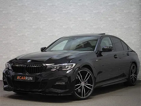 BMW 3-serie 330 292pk M-Sport Performance | Schuifdak | Memory | 19" | Leder | M-Remmen | Adaptief M