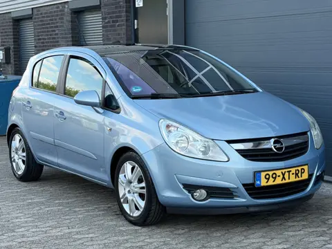 Opel Corsa 1.4-16V Cosmo 5 deurs PANO AIRCO APK