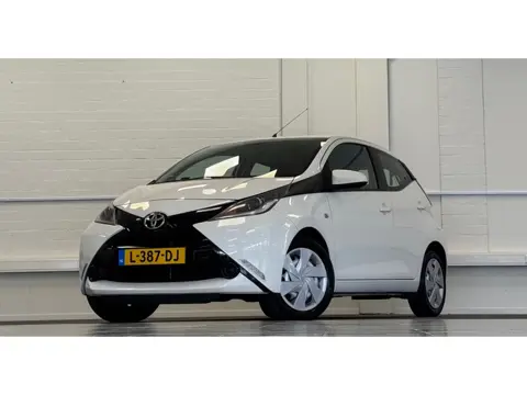 Toyota Aygo 1.0 VVT-i x-play Automaat Camera Navi Nieuwe APK Mooi!
