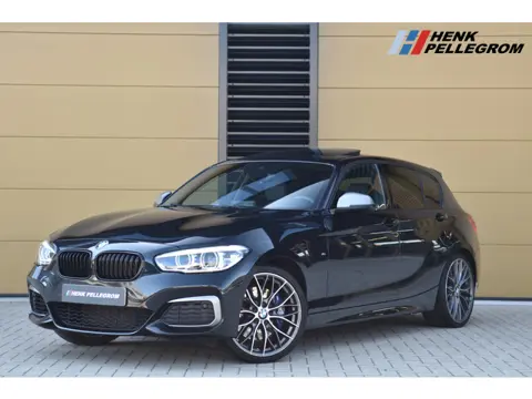 BMW 1-serie M140i xDrive High Executive * Schuifdak * M-Performance Uitlaat * Harman/Kardon * M-Spor
