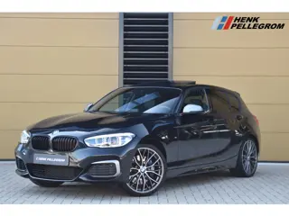 BMW 1-serie M140i xDrive High Executive * Schuifdak * M-Performance Uitlaat * Harman/Kardon * M-Spor