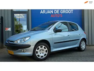 Peugeot 206 1.4 Gentry AUTOMAAT Airco ZEER MOOI! NAP