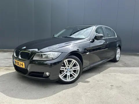 BMW 3-serie 320i 170 PK Luxury Line XENON LEER LED NAVI CRUISE ECC TREKHAAK