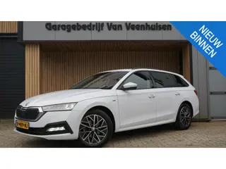Skoda Octavia Combi 1.5 e-TSI 150pk Clever Business Pano.Dak Keyless Sfeerverlichting 17inch LM Stoe