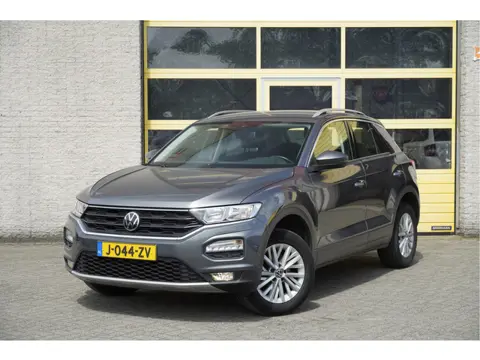 Volkswagen T-Roc 1.5 TSI 150PK! Automaat Style Business BJ2020 Lmv 16" | Led | Pdc | Trekhaak afneem