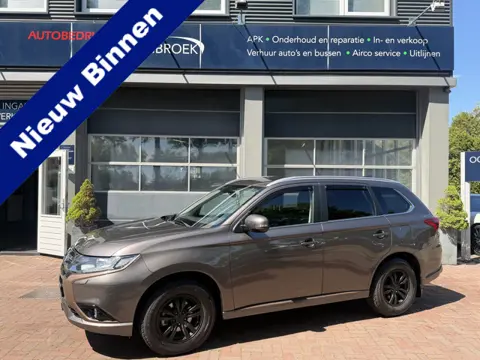 Mitsubishi Outlander 2.0 PHEV Business Edition Automaat,Navi,18Inch,Clima Trekhaak 4X4  Dealer onder