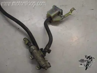 Suzuki GSX400F(GK74A) Rempomp achter