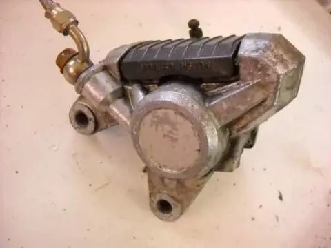 Suzuki GSX400FWS Remklauw Links Voor