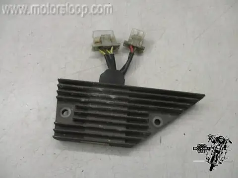 Honda CBX750F(RC17) Spanningsregelaar
