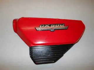 Honda CX500 Zijkap links rood 83600-415-000