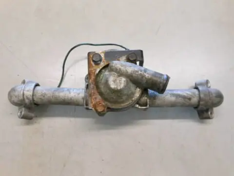 Honda CX500C(PC01) Thermostaathuis 19411-415-000 & 19315-415-000