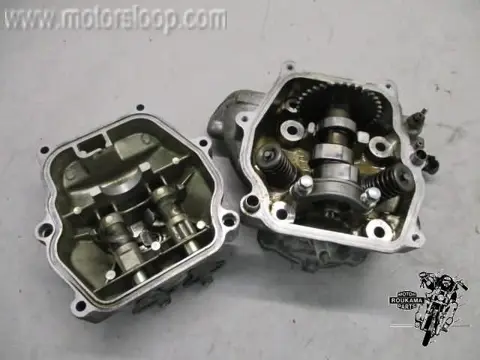 Honda FES250(MF04A) Cilinderkop compleet