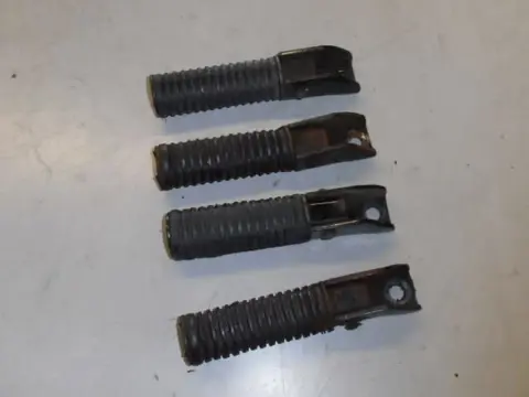 Honda FT500(PC07) Voetstep achter per stuk MC8