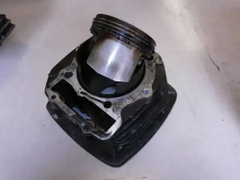 Honda FT500(PC07) Cilinder met zuiger