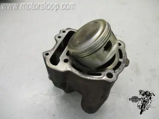 Honda FES250(MF04A) Cilinder met zuiger