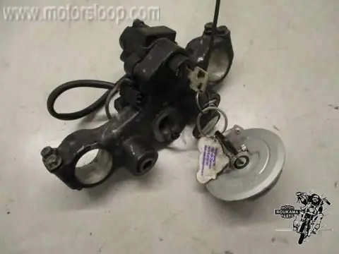 Honda FX650(RD09) Kroonplaat met slotenset