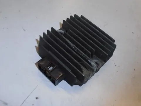 Kawasaki GPZ600R Spanningsregelaar 21066-1055