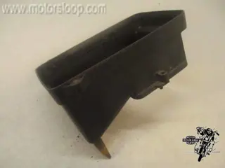 Honda VF1100S(SC17) Luchtfilterhuis onderkant