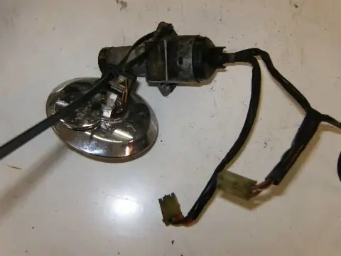 Honda VF400F(NC13) Tankdop + Kontaktslot