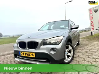BMW X1 18i ACTIE: NU TOT €500 KORTING! | 5DRS| NAP| AIRCO| NAVI| TREKHAAK| APK |VELGEN