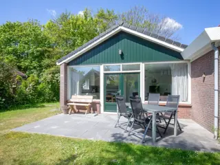 Geschakeld recreatiewoning in de buurt van De Slufter