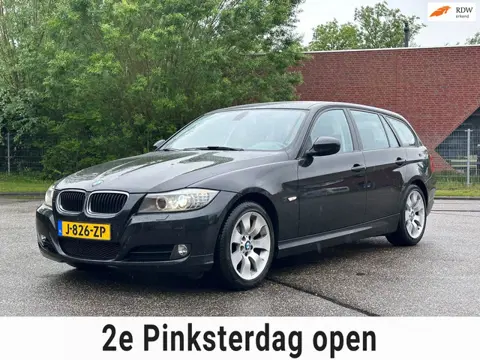 BMW 3-serie Touring 318i Luxury Line Cruise*Xenon*Clima*LM*Stoelverwarming*Parkeersensoren*Dealer on