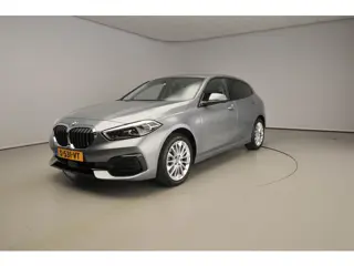 BMW 1 Serie 5-deurs 118i | LED | Navigatie | Sportstoelen | Stoelverwarming | DAB | Alu 17 inch