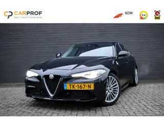 Alfa Romeo Giulia 2.0T Super / VELOCE INT. / XENON / NAVI / TREKH.