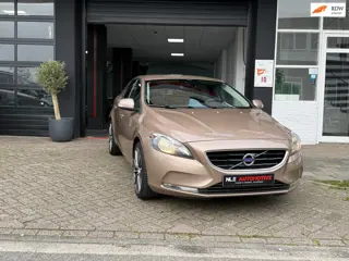 Volvo V40 1.6 T3 Momentum | Camera | APK 02-2027