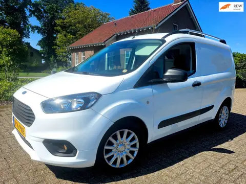 Ford Transit Courier 100pk Benzine met Airco, Cruise Control en Vele Opties !