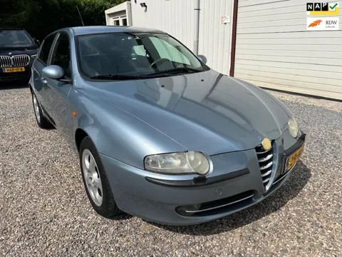 Alfa Romeo 147 1.6 T.Spark Edizione Esclusiva loop of sloop!