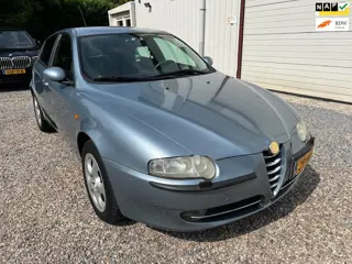 Alfa Romeo 147 1.6 T.Spark Edizione Esclusiva loop of sloop!