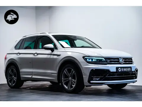 Volkswagen Tiguan 1.5 TSI 150pk ACT R-Line|Panodak|Trekhaak|Leder