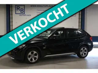 BMW X1 SDrive18i Executive / 1e EIG / NAP / FULL SERVICE / PANO DAK ! ! !