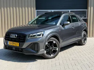 Audi Q2 35 TFSI 150 pk S Edition / Pano-Dak/ Matrix-LED/ S-line/ Camera/ Daytona-Grau 18''LMV